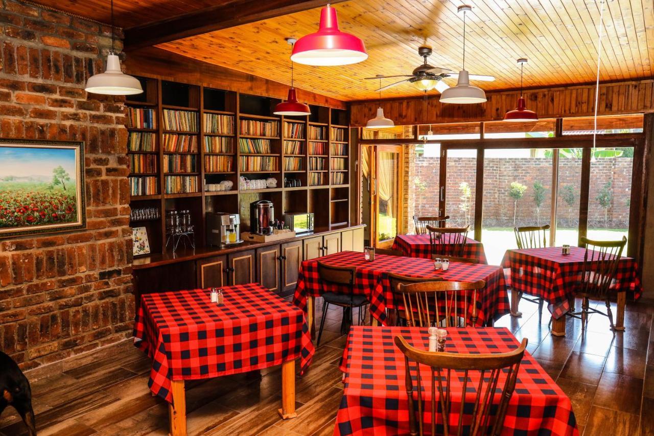 Pheasant'S Rest Hotel Newcastle Bagian luar foto