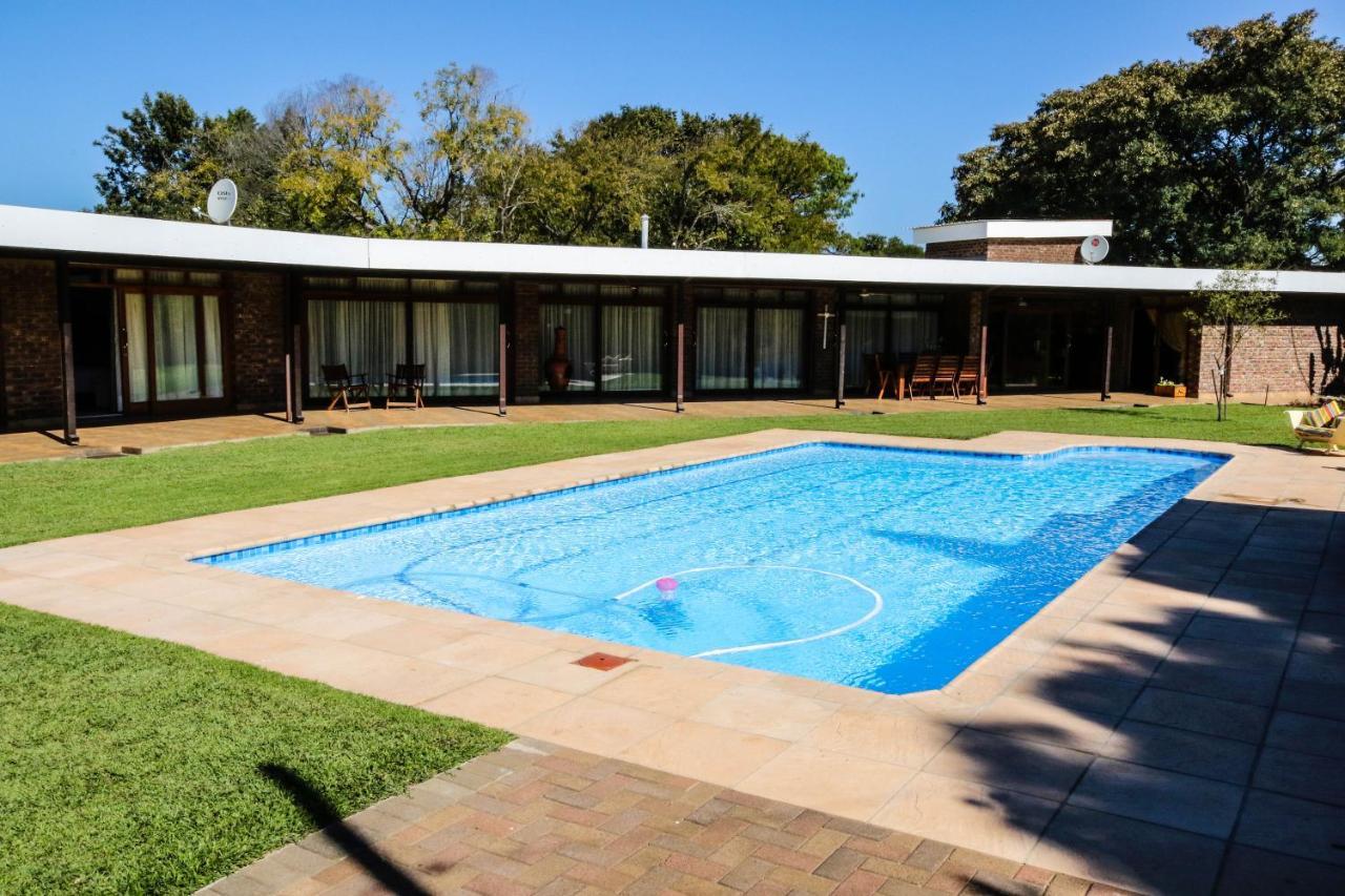 Pheasant'S Rest Hotel Newcastle Bagian luar foto