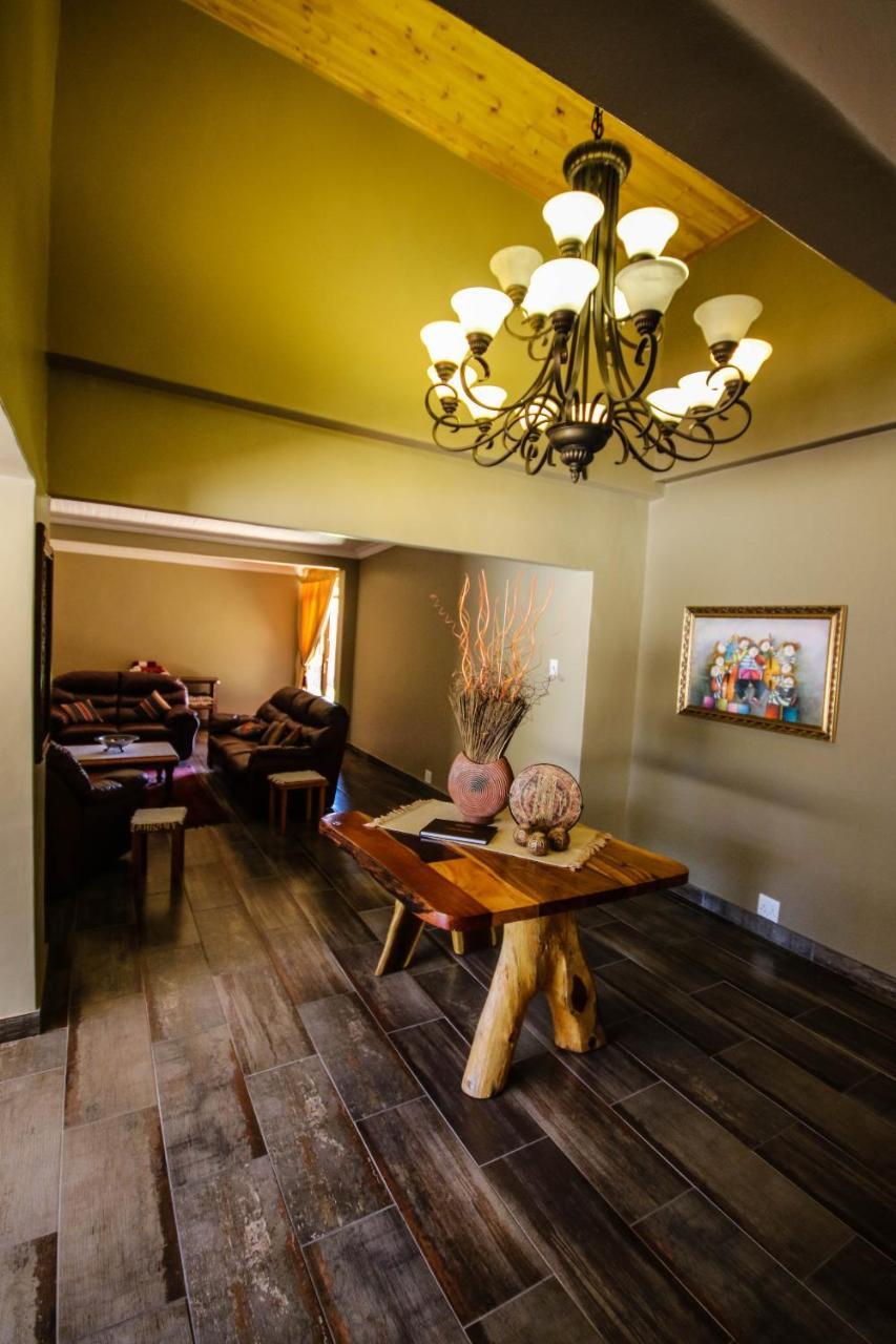Pheasant'S Rest Hotel Newcastle Bagian luar foto