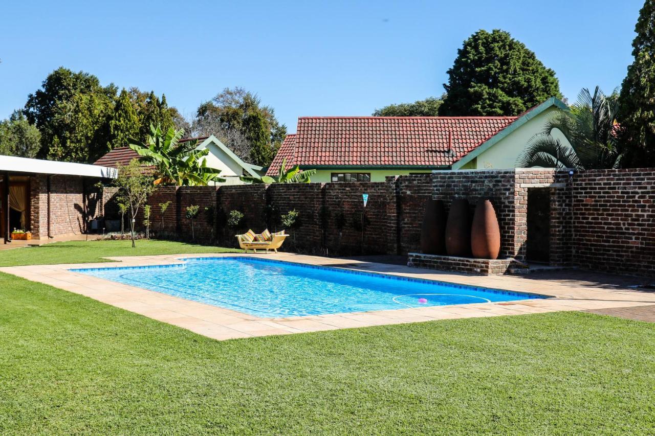 Pheasant'S Rest Hotel Newcastle Bagian luar foto
